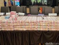 Video: Deretan Mobil Mewah-Uang Rp 52,5 Miliar, Sitaan Kasus Robot Trading Net89