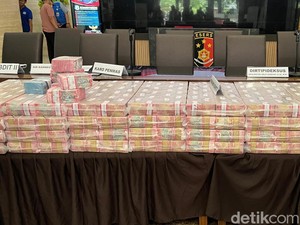 Penampakan 5 Mobil Mewah-Uang Rp 52 M Disita di Kasus Robot Trading NET89