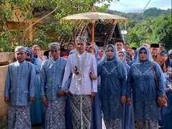 Most Pop: Viral Pengantin Korban Perceraian, Nikah Didampingi 2 Bapak & 2 Ibu
