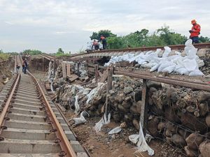 Daftar 7 Perjalanan KA Batal dan 11 Dialihkan Imbas Banjir Grobogan