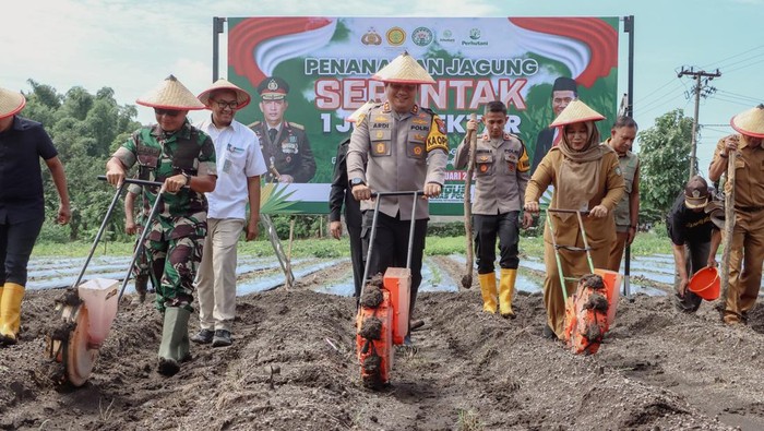 Polres Jombang tanam jagung