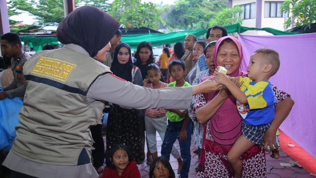 Polres Metro Jakarta Pusat mendirikan tiga dapur lapangan dan memberikan trauma healing ke warga terdampak kebakaran di Kemayoran, Jakpus (dok Ist)