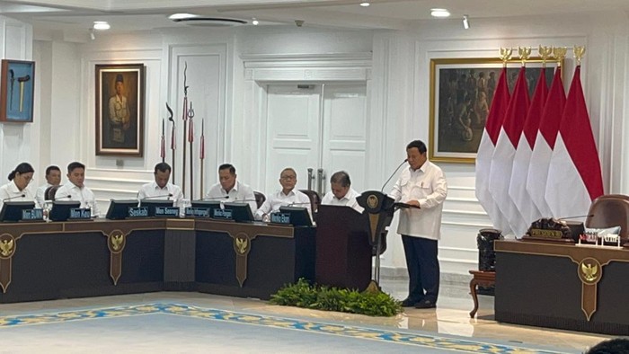 Presiden Prabowo Subianto dalam sidang kabinet yang digelar di kantor Presiden kompleks Istana Kepresidenan, Jakarta, Rabu (22/1/2025).