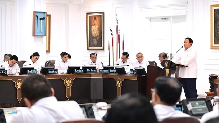 Presiden Prabowo Subianto pimpin sidang kabinet