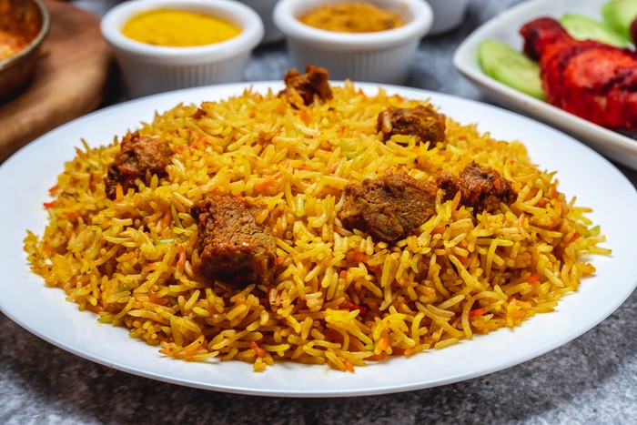 Nasi kebuli, resep olahan beras basmati yang lezat dan mudah dibuat di rumah.