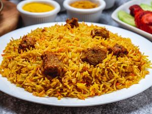 10 Nasi Kebuli Gurih Berempah Buat Buka Puasa, Pesan di Sini!