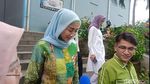 Desy Ratnasari dan Ruben Onsu Tampil Bersama dengan Warna Baju Senada