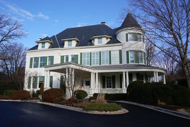 Rumah dinas wakil presiden Amerika Serikat (AS) berlokasi di Naval Observatory, Washington D.C. Penampakan rumah ini, terutama bagian dalamnya, memang jarang terekspos ketimbang Gedung Putih, kediaman resmi presiden AS. (Foto: AP Photo/Patrick Semansky)