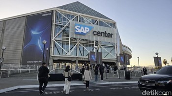 Suasana antrean Galaxy Unpacked 2025 di SAP Center, San Jose, Amerika Serikat Foto: Aisyah Kamaliah/detikINET