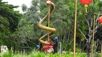 Pemasangan ratusan lampion dan berbagai dekorasi khas Imlek di kawasan wisata tersebut dilakukan untuk menyambut para wisatawan pada periode libur Tahun Baru Imlek. 