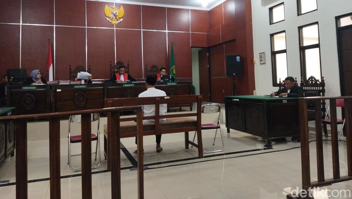 Terdakwa pemburu badak Jawa di TN Ujung Kulon dituntut 10 tahun penjara oleh jaksa penuntut umum (JPU) Kejari Pandeglang.