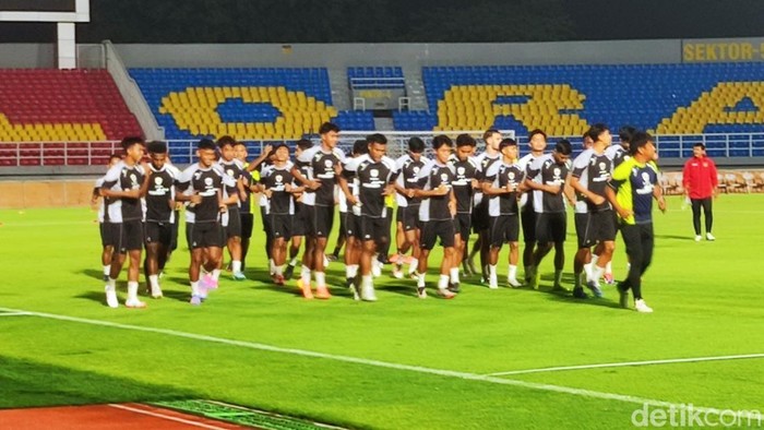 Timnas U-20 mulai berlatih di Stadion Gelora Sidoarjo jelang Turnamen Mandiri U-20 Challenge Series