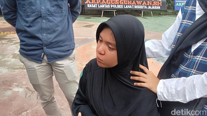 Tita, kekasih dari Bripda Farras yang tewas ditikam bandar narkoba.