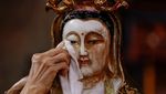 Tradisi Pencucian Patung Dewa-dewi di Kuil Amurva Bhumi