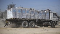 Dijelaskan, truk bantuan kemanusiaan telah mendistrubusikan ke Jalur Gaza sebanyak 630 pada Minggu dan 915 pada Senin. Dengan jumlah truk itu, maka kedatangan truk total tiga hari ialah lebih dari 2.400 truk bantuan kemanusiaan.  