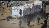 Kesepakatan gencatan senjata mengharuskan setidaknya 600 truk bantuan diizinkan masuk ke Gaza setiap hari selama enam minggu gencatan senjata awal, termasuk 50 truk yang membawa bahan bakar.  