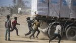 Truk Bantuan Kemanusiaan Masuk Gaza, Langsung Diserbu Warga