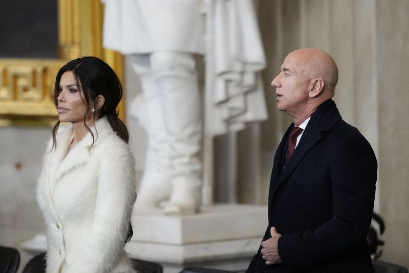 US-THE-INAUGURATION-OF-DONALD-J.-TRUMP-AS-THE-47TH-PRESIDENT WASHINGTON, DC - JANUARY 20: (L-R) Priscilla Chan, Meta CEO Mark Zuckerberg, Lauren Sanchez, and businessman Jeff Bezos, among other dignitaries, attend the United States Capitol on January 20, 2025 in Washington, DC. Donald Trump takes office for his second term as the 47th President of the United States. Shawn Thew-Pool/Getty Images/AFP (Photo by POOL / GETTY IMAGES NORTH AMERICA / Getty Images via AFP)
