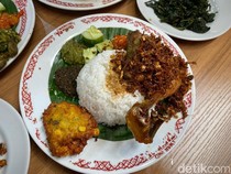 Warung Taburai: Sedap! Nasi Ayam Kecombrang Rp 15.000 ala Praz Teguh