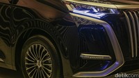 Kehadiran Denza digadang-gadang untuk menggoda konsumen di segmen premium tersebut dengan MPV listrik. Segmen MPV premium Tanah Air didominasi oleh model-model sekelas Toyota Alphard, Toyota Vellfire, hingga Lexus LM350.