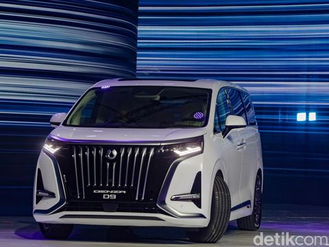 Denza, sub brand merek premium dari BYD resmi meluncur di Indonesia. Produk pertama yang dibawa adalah Denza D9, mobil MPV listrik yang harganya di bawah Rp 1 miliar.
