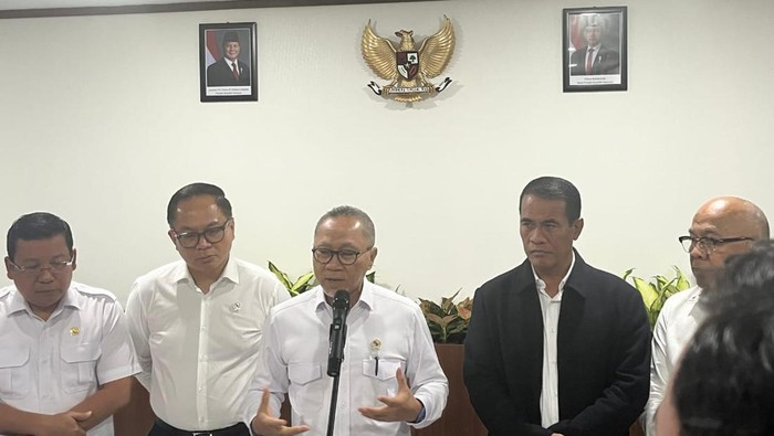 Zulhas Perintah Bulog Serap Beras 3 Juta Ton Harga Rp 12.000/Kg.
