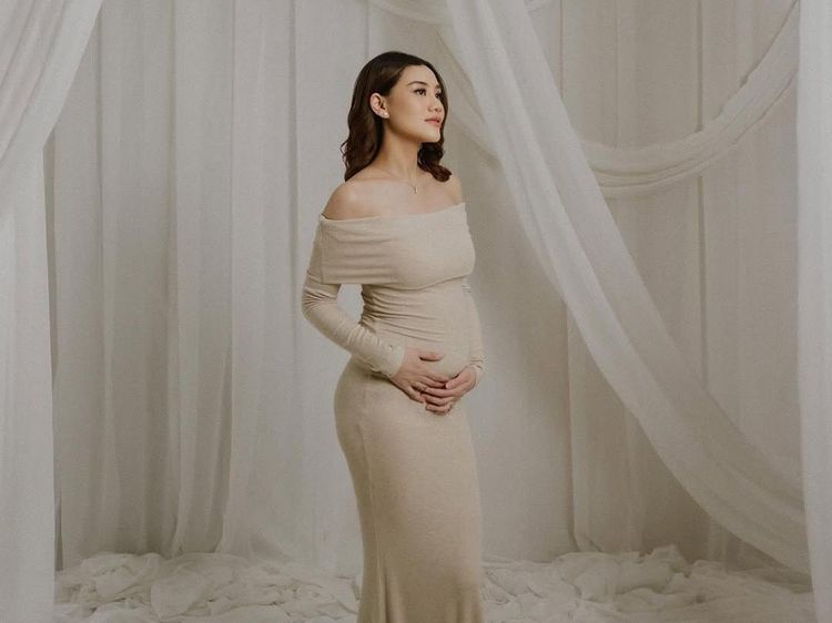 7 Potret Aaliyah Massaid Si Calon Ibu