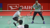 Bertanding di Istora Senayan, Kamis (23/1/2025), ganda Indonesia M. Ahsan/Hendra Setiawan melawan ganda Malaysia Junaidi Arif/Roy King Yap pada babak 16 besar Daihatsu Indonesia Masters 2025.