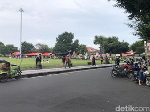 Viral Cuaca Cerah Tetiba Hujan Makbres di Alkid Usai Acara Keraton Jogja
