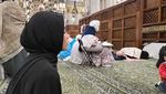 Penampilan Alyssa Daguise Jalani Umrah dengan Ibunda