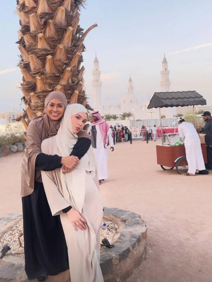 Alyssa Daguise Alyssa Daguise jalankan umrah
