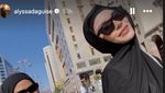Penampilan Alyssa Daguise Jalani Umrah dengan Ibunda