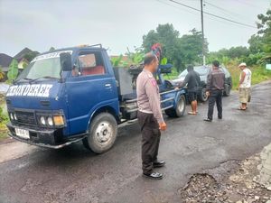 Polisi Usut Pemilik Mobil Misterius Parkir Sebulan di Toko Bakpia Sleman