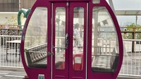 Setelah menunggu beberapa saat, kabin milik kami tiba juga. Traveler bisa langsung masuk dan duduk di dalamnya. Satu kali naik bianglala durasinya sekitar 15 menit untuk satu putaran. (Amalia/detikTravel)