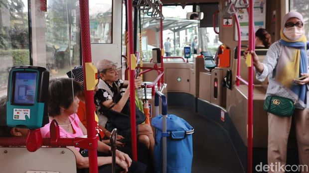 Bus di Singapura.