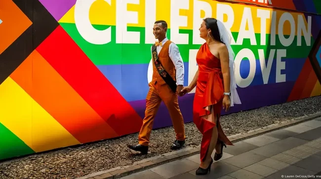 PM Thailand Kibarkan Bendera Pelangi Usai Pernikahan Sejenis Diakui