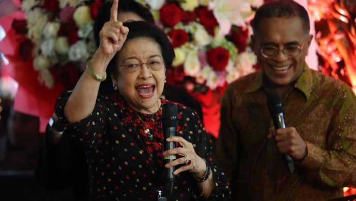 Ekspresi Megawati Soekarnoputri ketika bernyanyi My Way di HUT ke-78