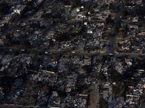 Foto Udara Rumah-rumah yang Hancur Akibat Kebakaran Eaton