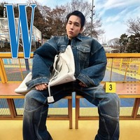 Ada delapan pemain drama Korea Squid Game 2 yang menjalani pemotretan bersama W Korea termasuk Lee Jung Jae, Park Gyu Young, Kang Ha Neul, dan Jo Yu Ri. Namun, gaya busana Im Siwan dianggap paling beda dan nyeleneh, memakai koleksi Balenciaga. Foto: dok. W Korea