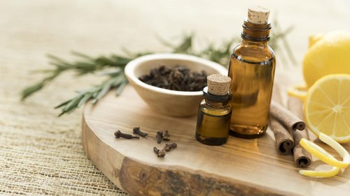 Essential Oils with Rosemary, Cloves, Cinnamon and Lemon