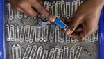 Intip Pembuatan Kerajinan dari Timah Khas Bangka