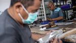 Intip Pembuatan Kerajinan dari Timah Khas Bangka
