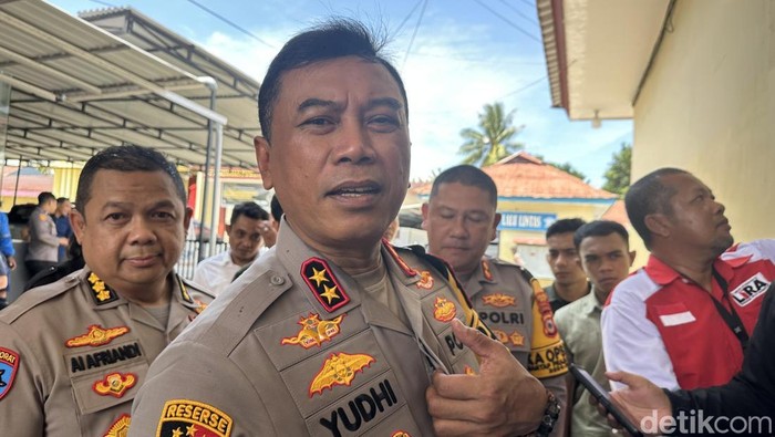 Kapolda Sulsel Irjen Yudhiawan Wibisono saat kunjungan kerja di Mapolres Sinjai.