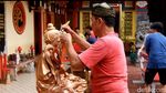 Jelang Imlek Kelenteng Tri Dharma Sumber Naga Bersolek, Patung Dewa Dibersihkan