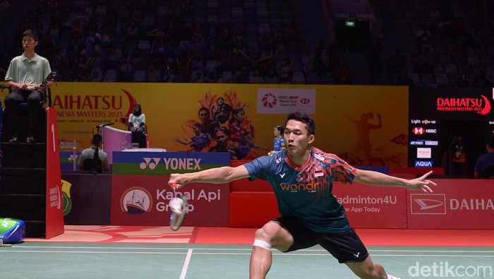 Jonatan Christie sukses memenangi laga pertamanya di Indonesia Masters 2025. Jonatan menembus babak 16 besar usai mengalahkan Su Li-yang asal Taiwan.