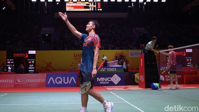 Jonatan Christie sukses memenangi laga pertamanya di Indonesia Masters 2025. Jonatan menembus babak 16 besar usai mengalahkan Su Li-yang asal Taiwan.