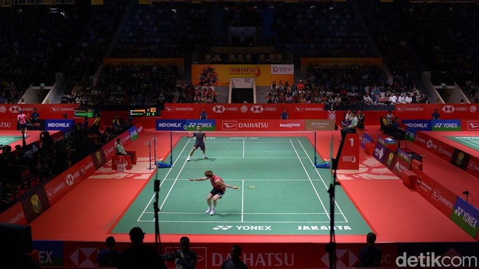 Jonatan Christie sukses memenangi laga pertamanya di Indonesia Masters 2025. Jonatan menembus babak 16 besar usai mengalahkan Su Li-yang asal Taiwan.