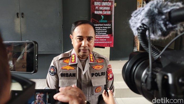 Kabid Humas Polda DIY Kombes Ihsan saat memberikan update penanganan kasus dugaan penganiayaan yang melibatkan 6 anggota Polresta Yogyakarta, Kamis (23/1/2025).