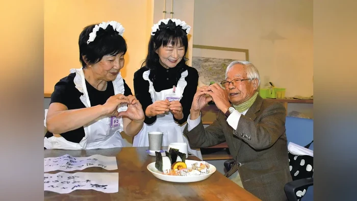 Kafe Pelayan di Jepang Ini Cuma Terima Pelayan 65 Tahun ke Atas!