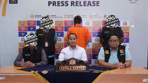 Kantor Imigrasi (Kanim) TPI II Singaraja mendeportasi warga negara (WN) Jerman berinisial KES (36) yang sebelumnya nekat mendaki gunung agung tanpa pemandu lokal.